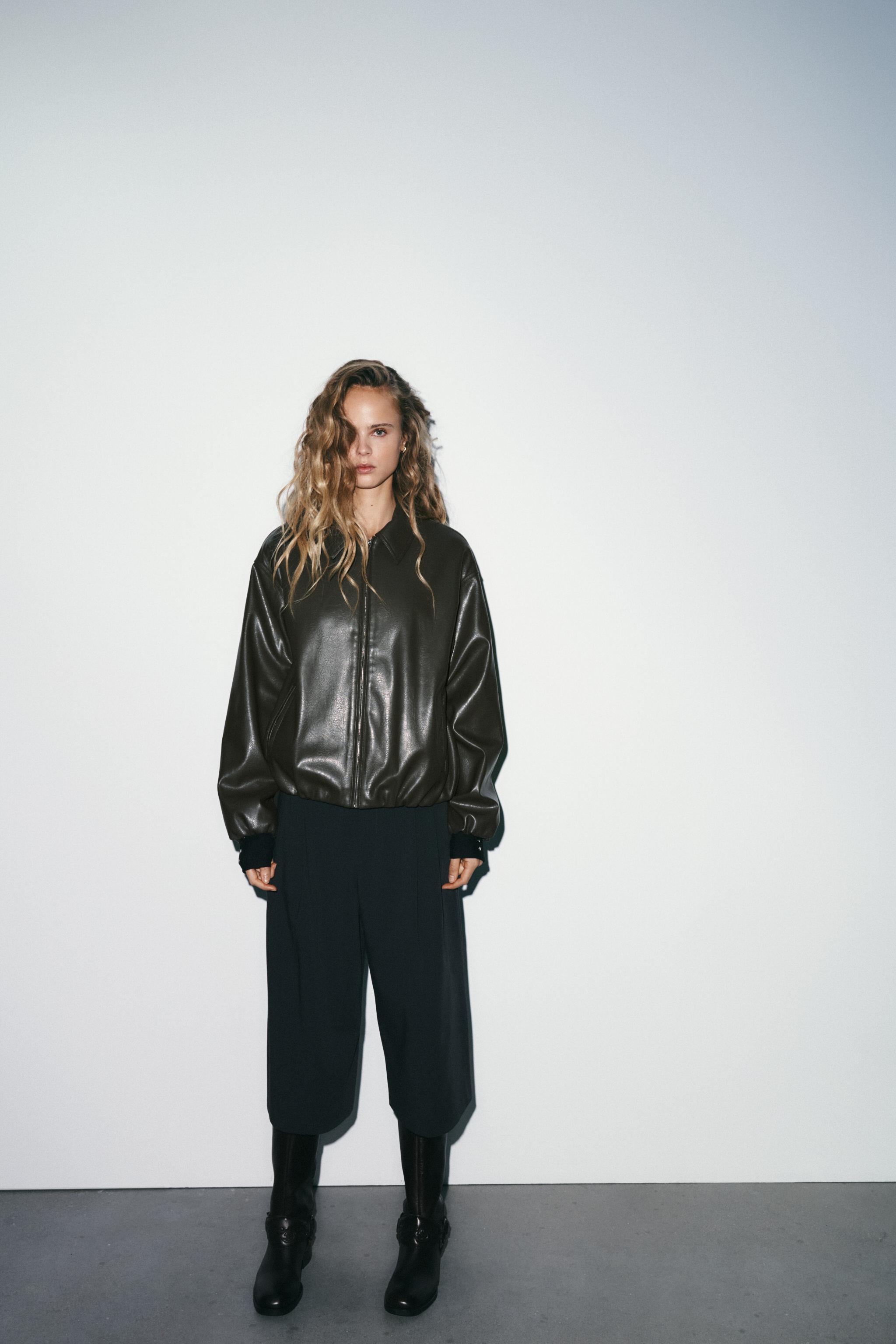 BLOUSON EN MATIÈRE SYNTHÉTIQUE AVEC ÉLASTIQUES